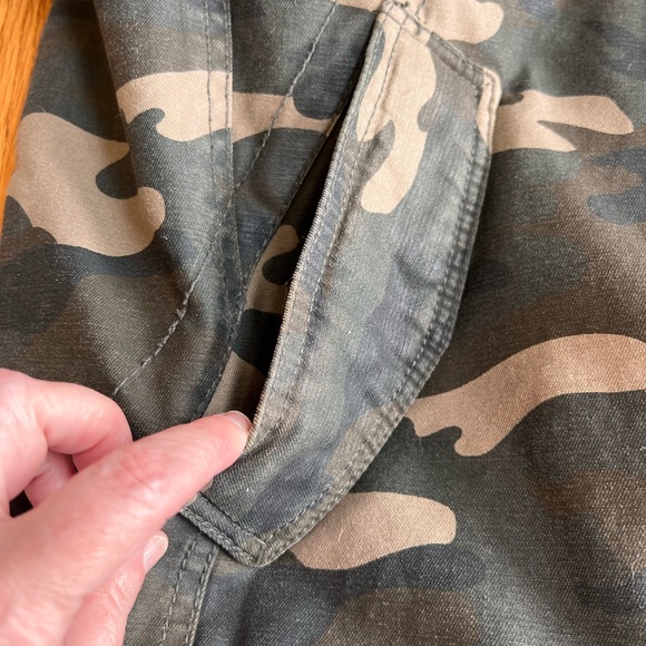 ⭐️  Levi's® Washed Cotton Camouflage Sherpa-Lined Hooded Trucker Jacket LARGE - Picture 7 of 15